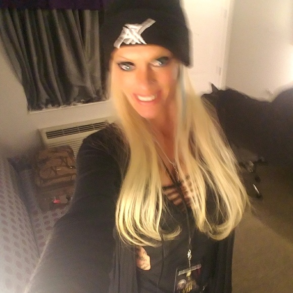 Meet your Posher, Danielle - Picture 1 of 1